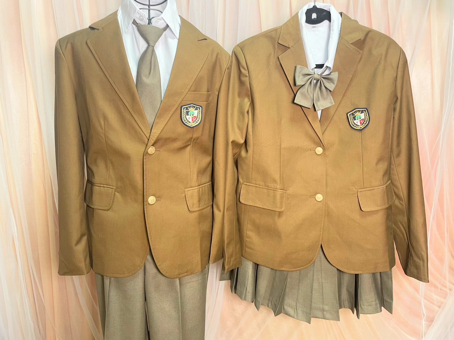可愛いペアのブレザー学生服♡